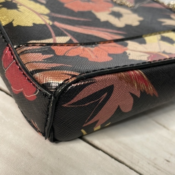 NWOT Guess 1981 Floral Faux Leather Convertible Crossbody Purse - Picture 5 of 14